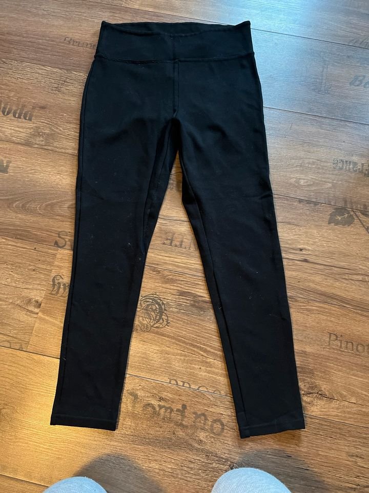 Shaping Leggings Gr 40 42 - Schwarze Leggings mit besonderem Duft