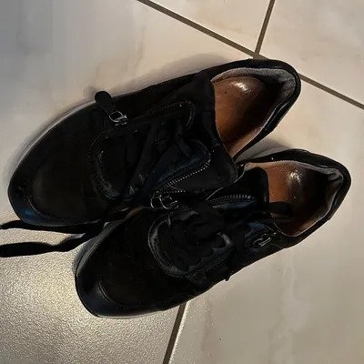 Schwarze Gabor Sneaker für Männer, rieche meinen Duft!