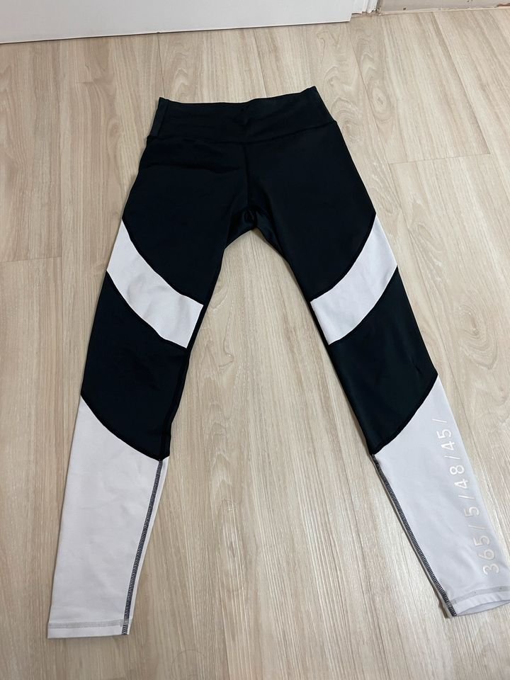 Sport Leggings schwarz-weiß H&M