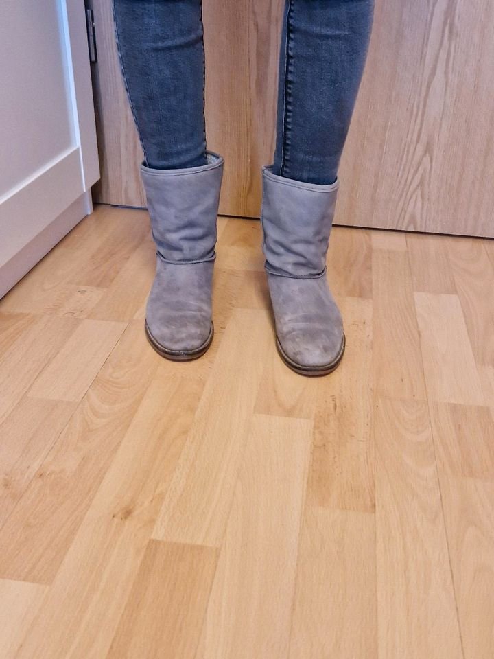 Bullboxer Stiefel Gr. 37, gefüttert, intensiver Duft