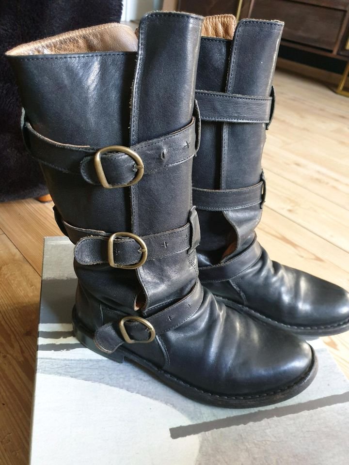 Verführerische Stiefel mit betörendem Duft