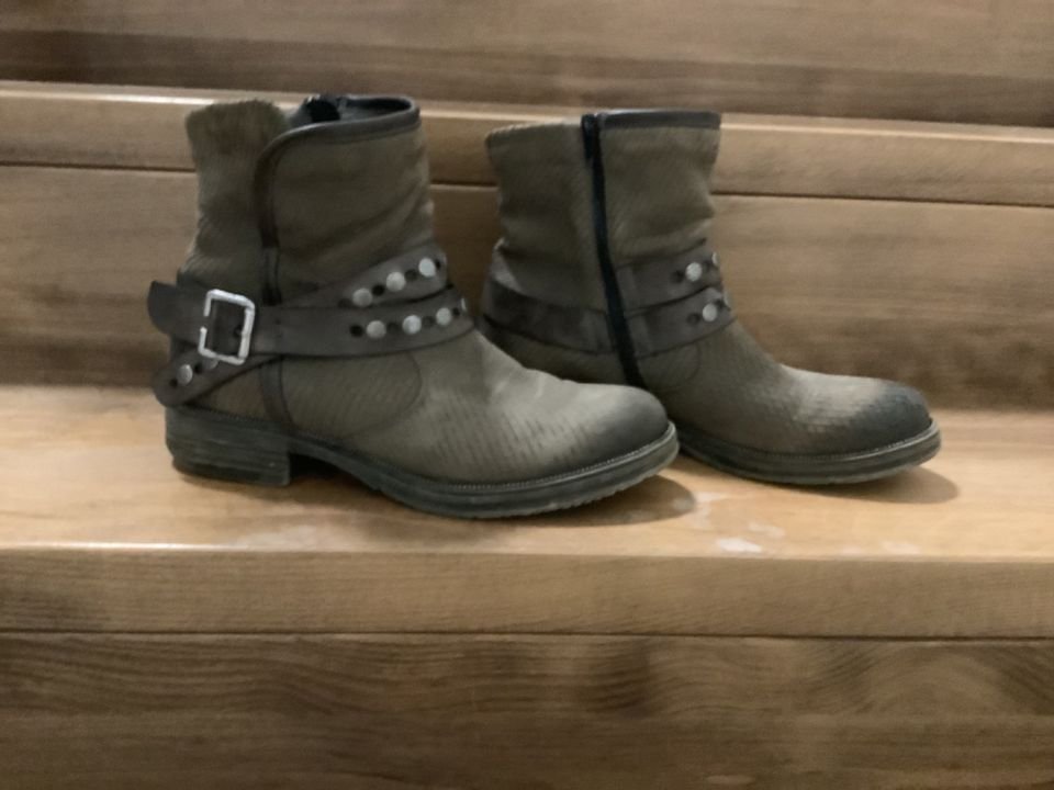 Braune Halbstiefel, Größe 40