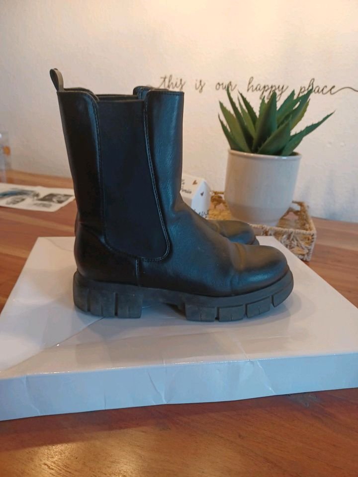 Sinnliche Männerphantasie - Boots Catwalk Gr. 39 Stiefeletten Stiefel Profilsohle schwarz