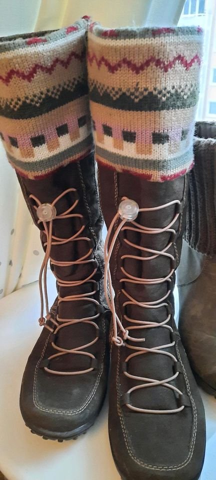 Unverwechselbare Wildlederstiefel mit verführerischem Duft..39