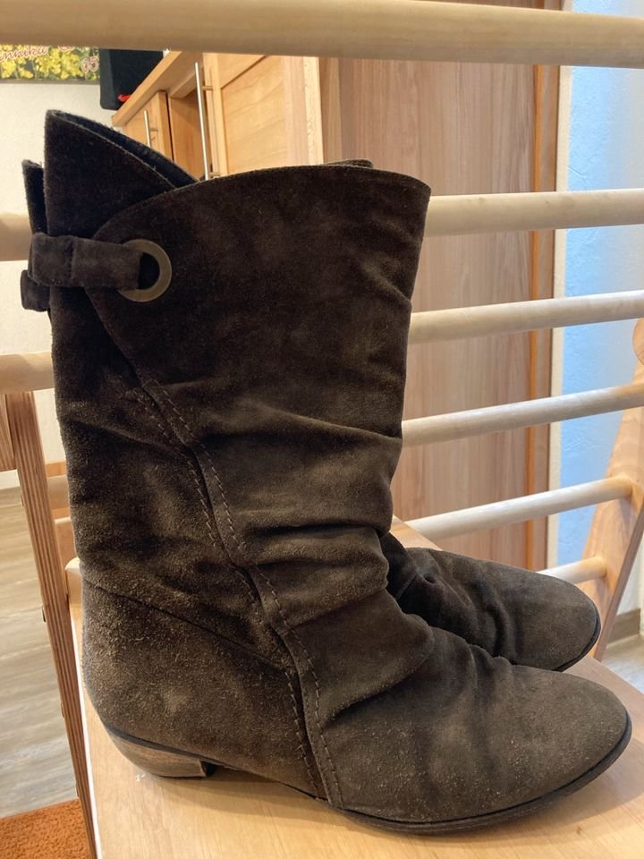 Einzigartige Stiefel mit femininem Touch
