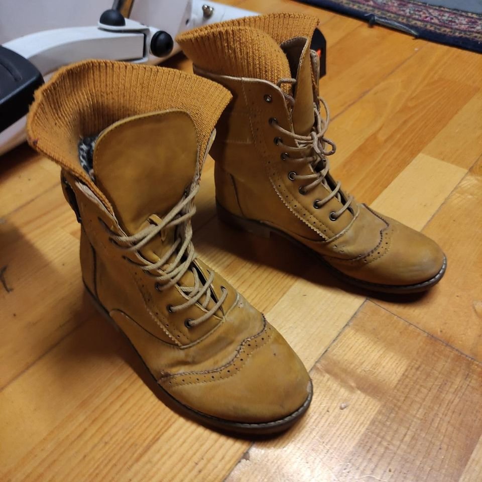 Extravagante Damen Stiefel in knalligem Gelb, Größe 37