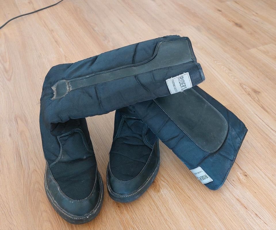 Warme Reitstiefel zu verschenken