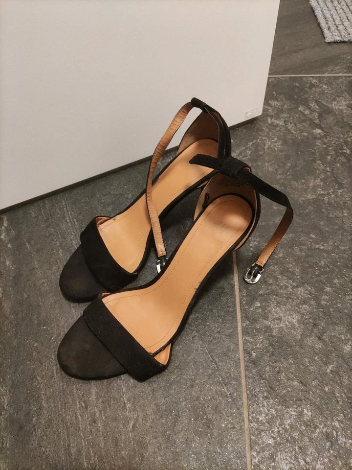 Duftendes Angebot: Pumps High Heels Größe 38