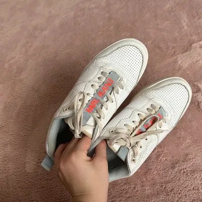 Sneaker von Karl Kani - für einzigartiges Dufterlebnis