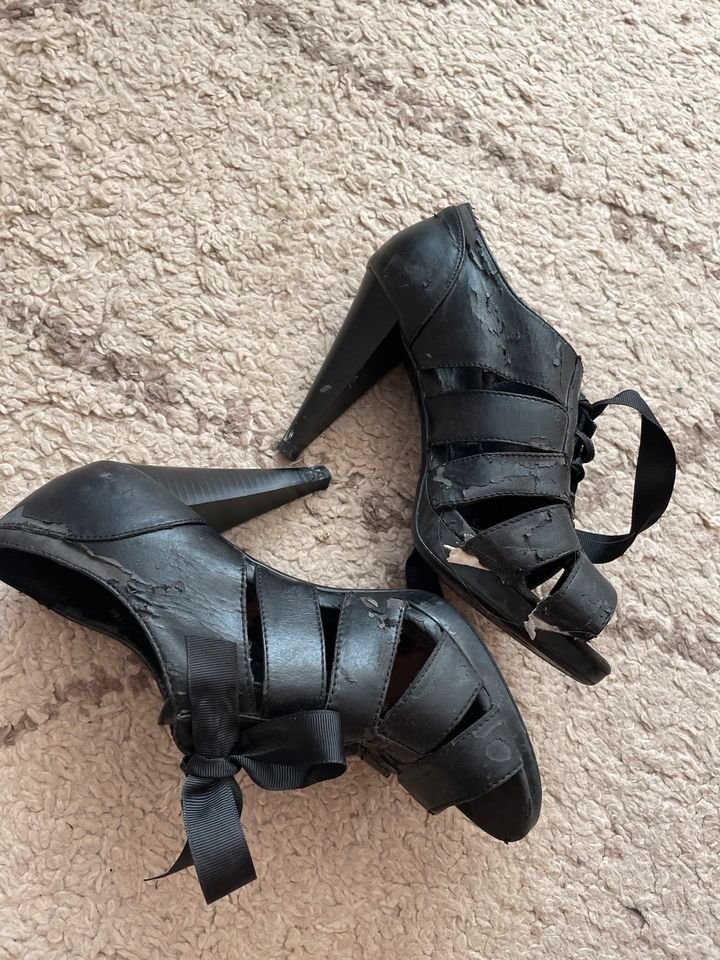 Pumps Sandaletten High Heels Plateau Sammler Strap gebraucht - Verfügbar!
