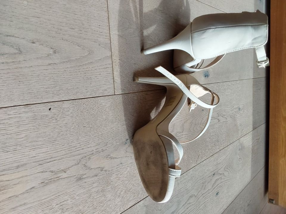 Sandaletten Beige und Schwarz Größe 38