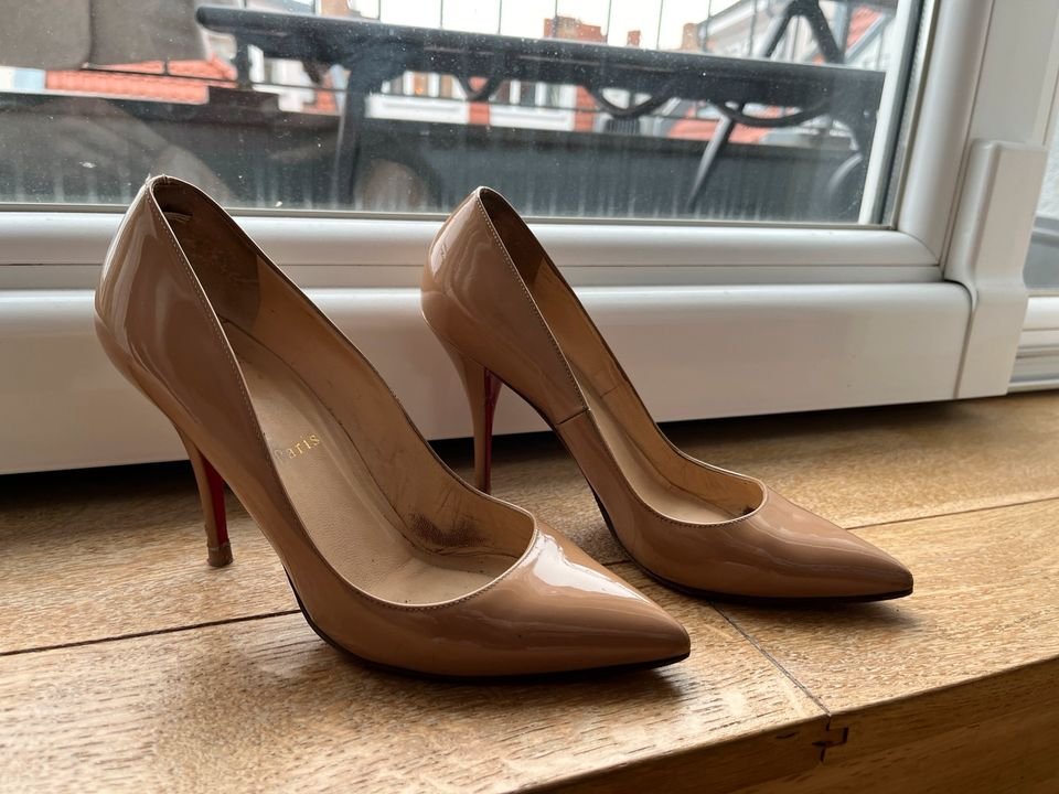 Original Christian Louboutin Pumps in Nude, Größe 36,5