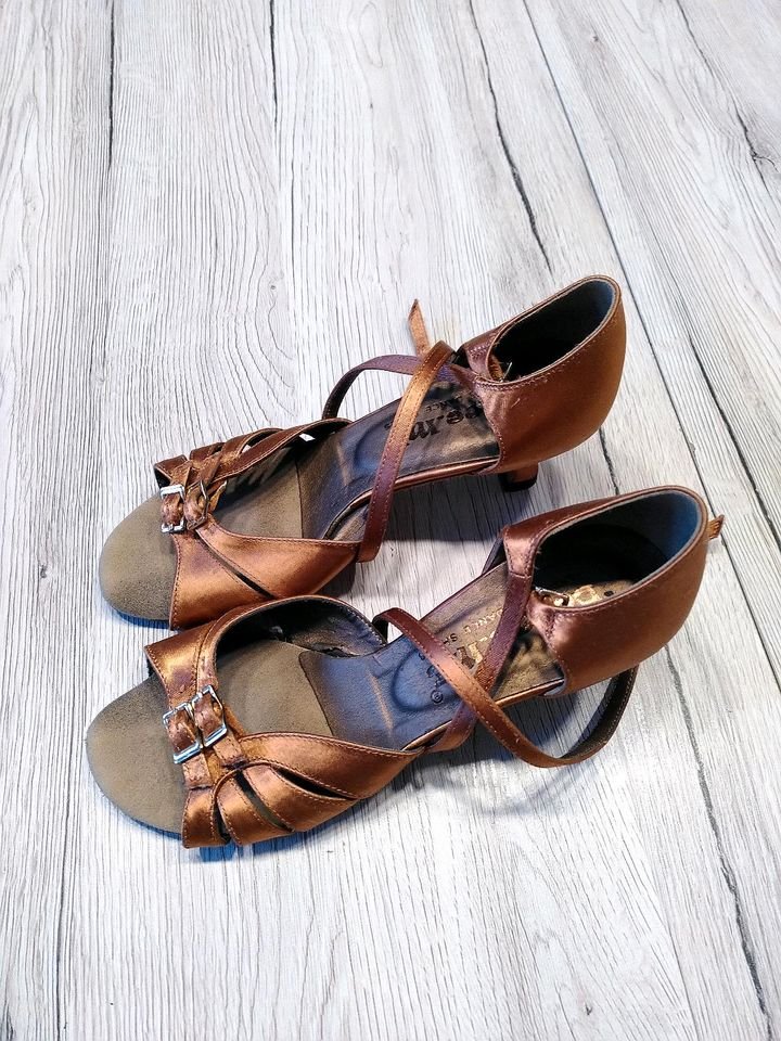 Latein-Tanzschuhe abzugeben