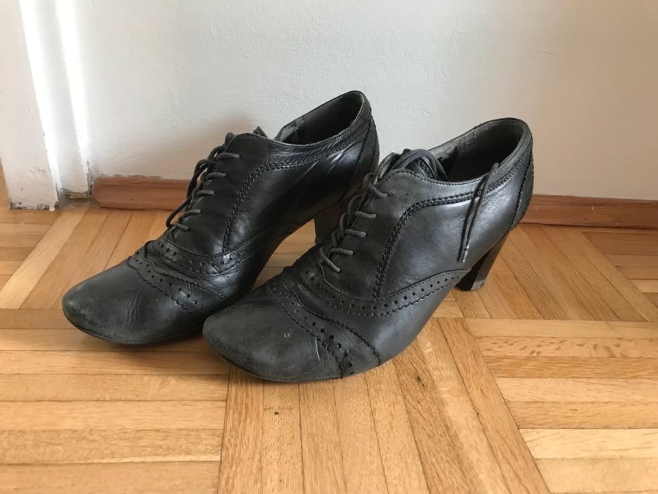 Verwöhnte Slippers warten auf neue Besitzer