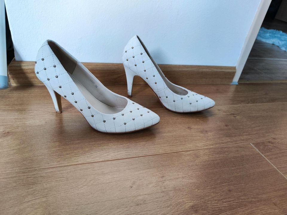 High Heels Damen Schuhe Gr 39 Versand 3,99 Euro unversichert DHL