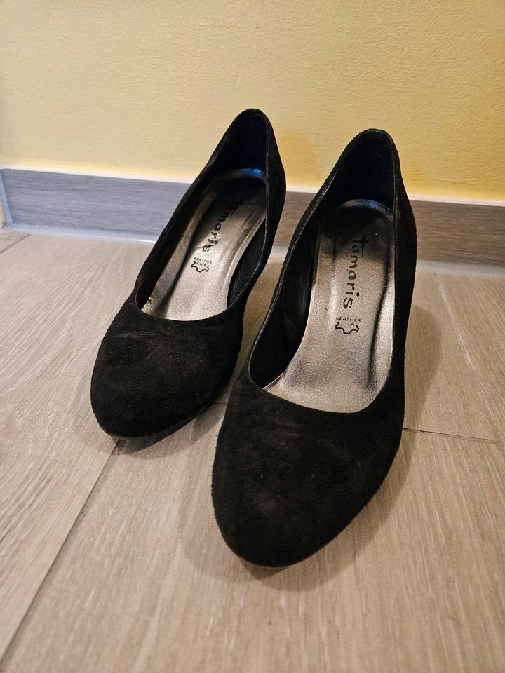 Gebrauchte schwarze Pumps von Tamaris