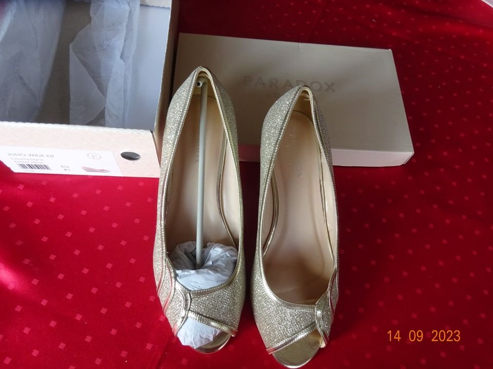 Goldene Schuhe in Größe 41, ungetragen