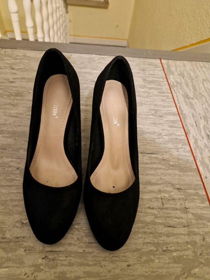 Einzigartige gebrauchte hohe Schuhe in Größe 38