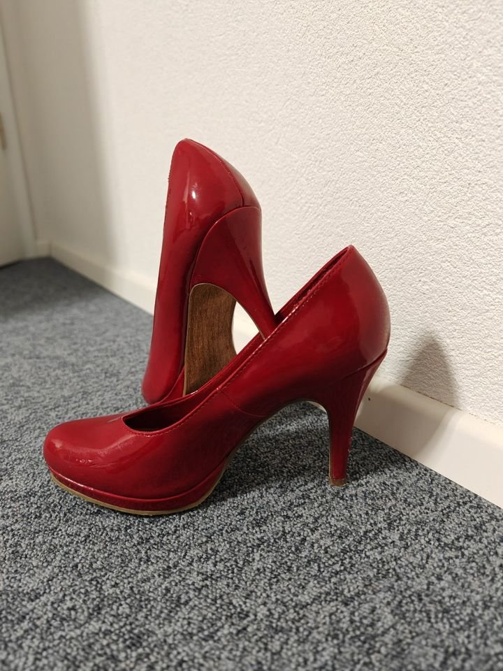 Verführerische rote High Heels