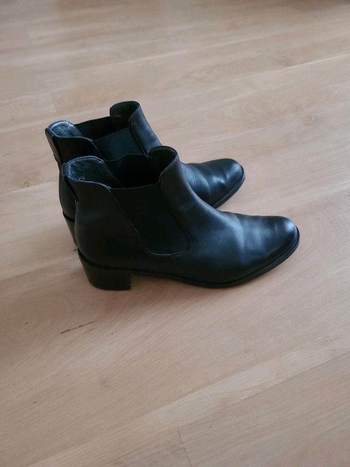 Einzigartige Damenstiefeletten, unwiderstehlich duftend