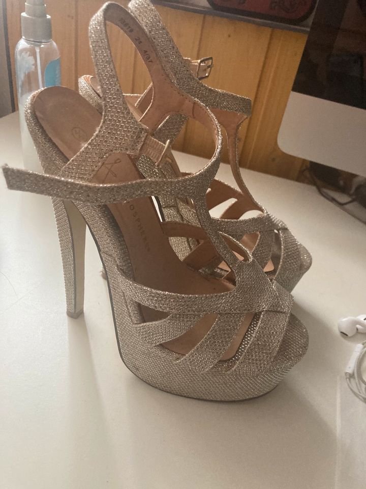 Verführerische silberne High Heels