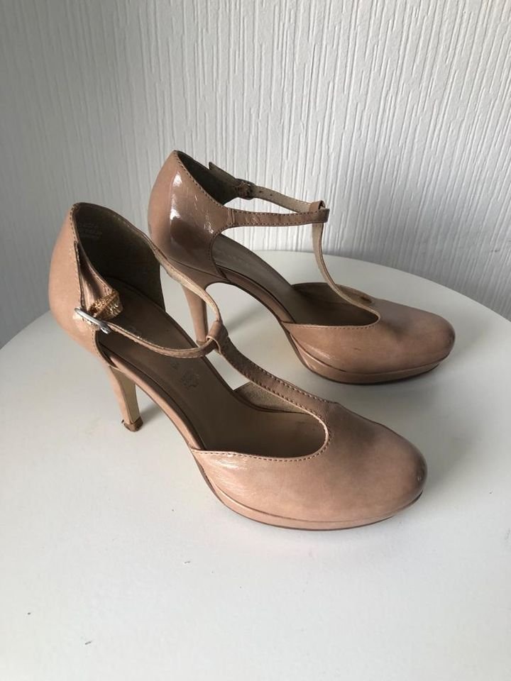 Marken-Pumps in zartem Nude, Gr. 39