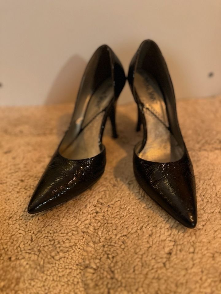 Erotisch duftende Pumps in Schwarz