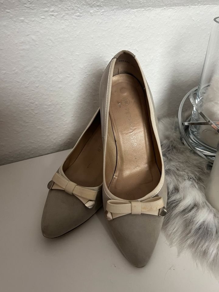 Peter Kaiser Pumps Gr. 38 Wildleder mit schleife grau/weiß