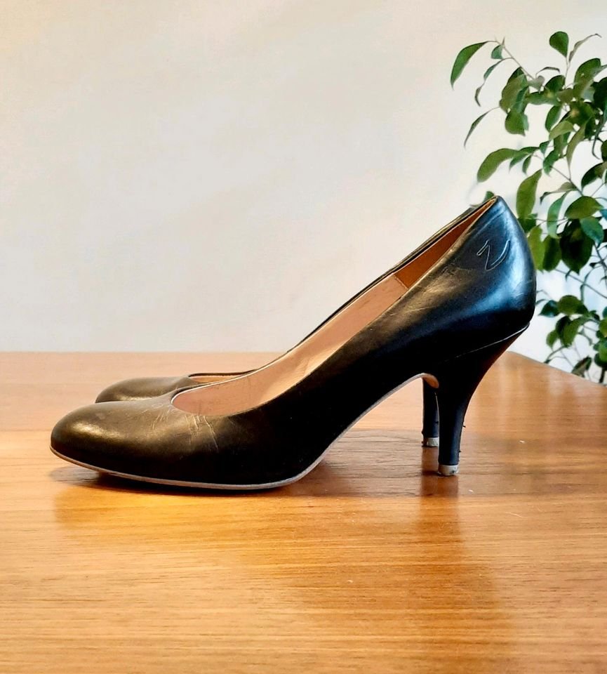 Schwarze Lederpumps Gr. 38 Zign