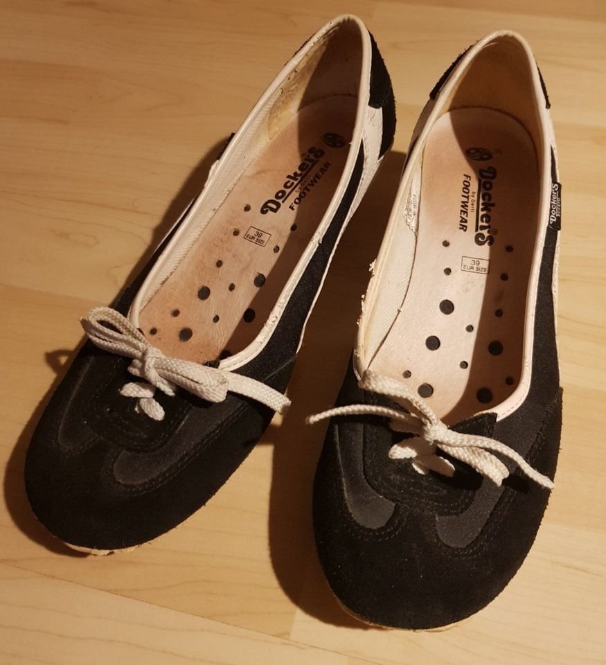 Docker's sportliche Pumps, Größe 39, schwarz/weiß