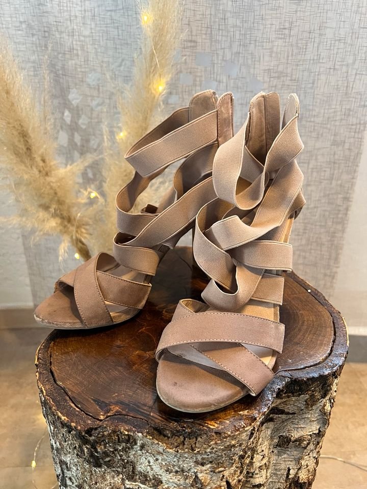 Einzigartige altrosa High Heel Sandalen