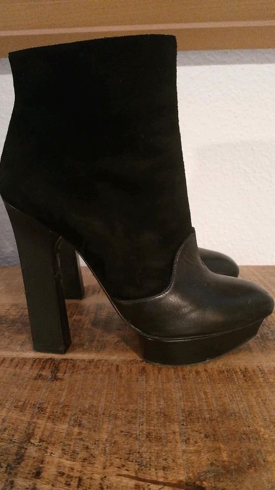 High Heels - Alexander McQueen, Absatzhöhe 13,5 cm, Plateauhöhe 2,5 cm