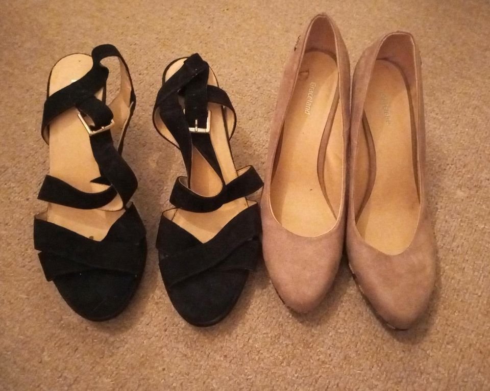 Getragene Damenpumps und Sandaletten Gr. 42