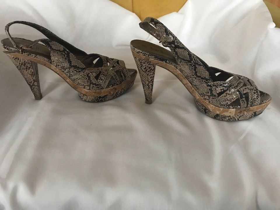 Verführerische Sandalen mit exotischem Flair