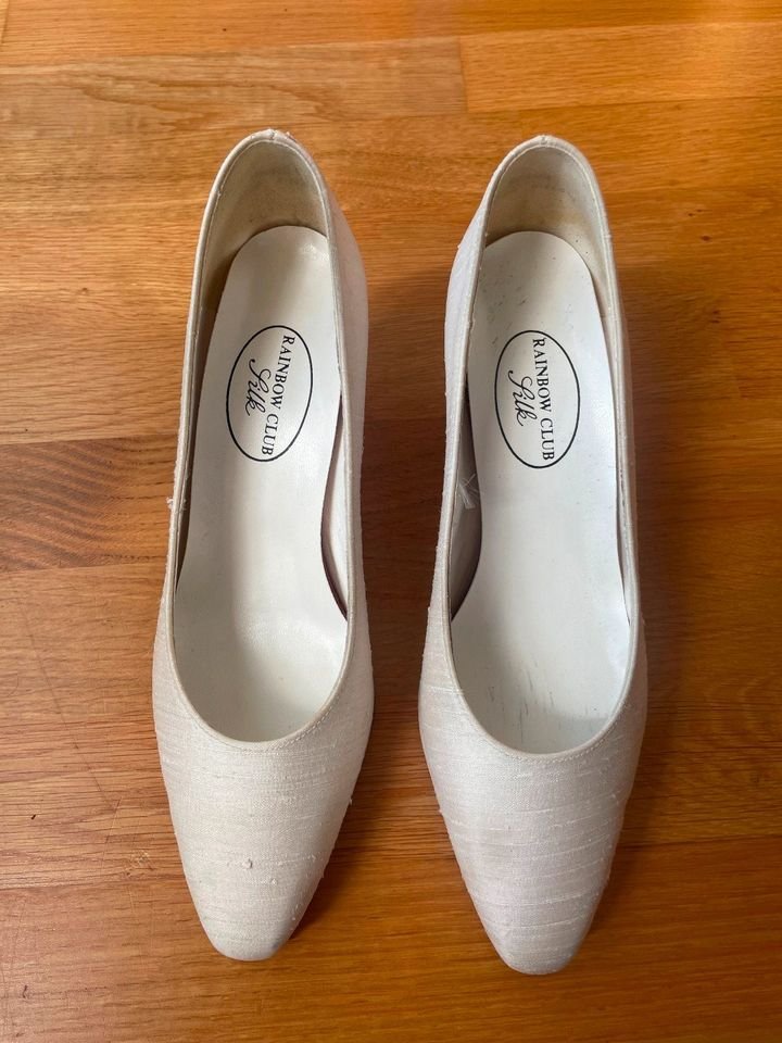 Biete Brautschuh/Abendschuh aus Seide mit Plateau, Gr. 39