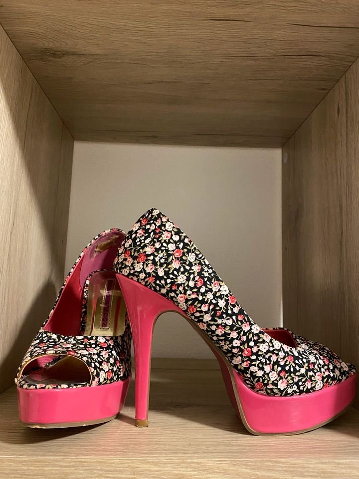 Verführerische Blümchen High Heels für besondere Momente