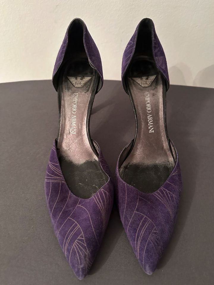 Verführerische Armani Pumps mit intensivem Duft