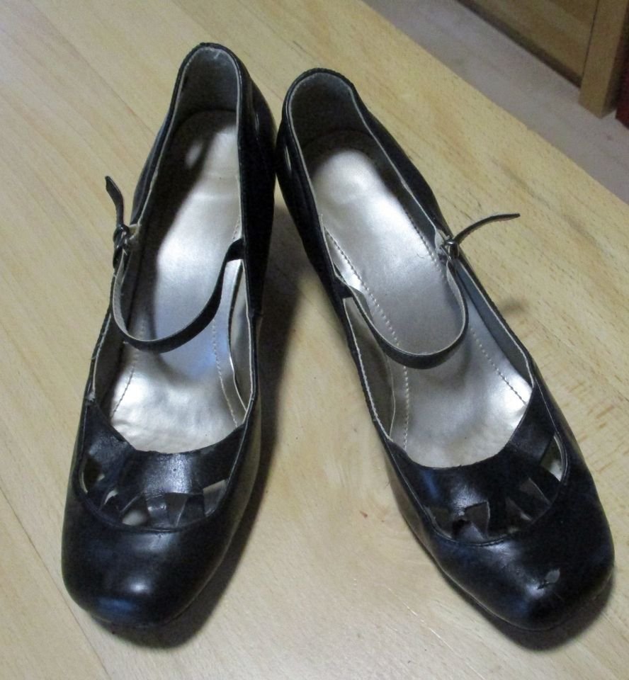 Verkaufe Pumps in Größe 40 mit Riemchen