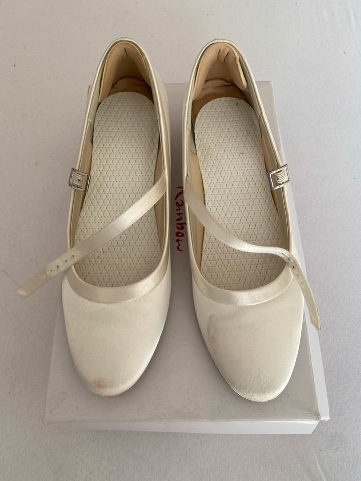 Männerduft in Rainbow Club Brautschuhen 39