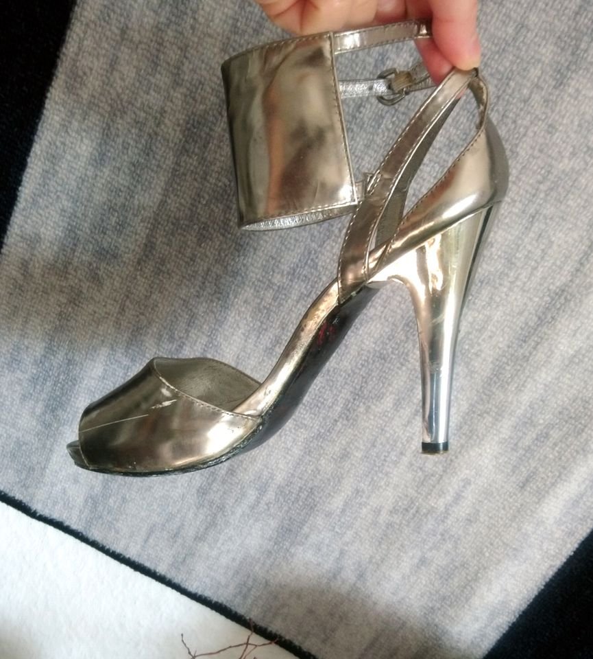 Pepe Jeans, rote Sohle, Silber, Riemen, Metallic