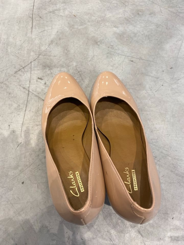 Clarks Lack Pumps Beige 37,5 (gebraucht)