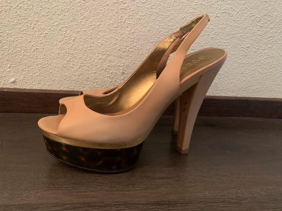 GUESS Plateaupumps