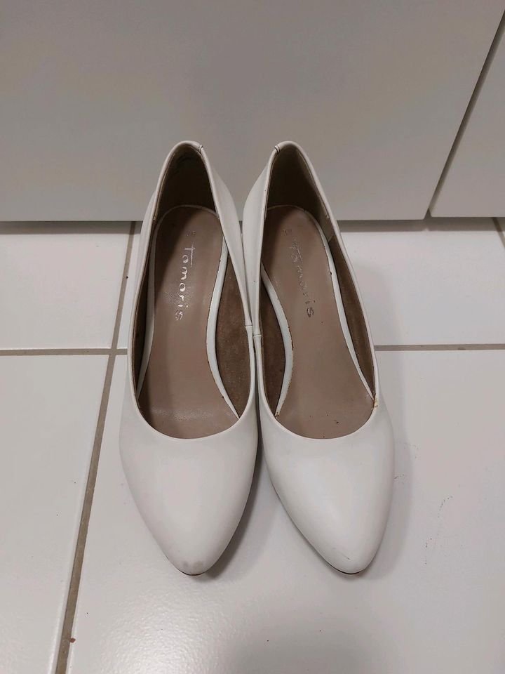 Gebrauchte Tamaris Pumps 38 mit besonderem Duft