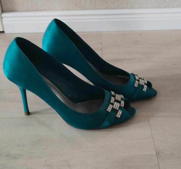 Frauenduft auf High Heels/Pumps