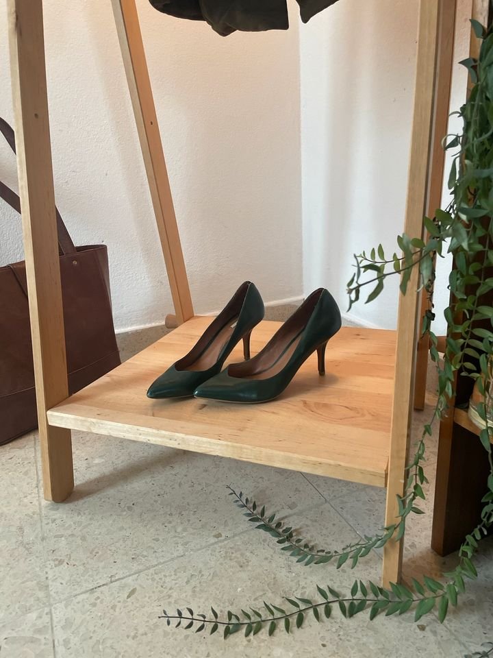 Zara Pumps in schönem Waldgrün