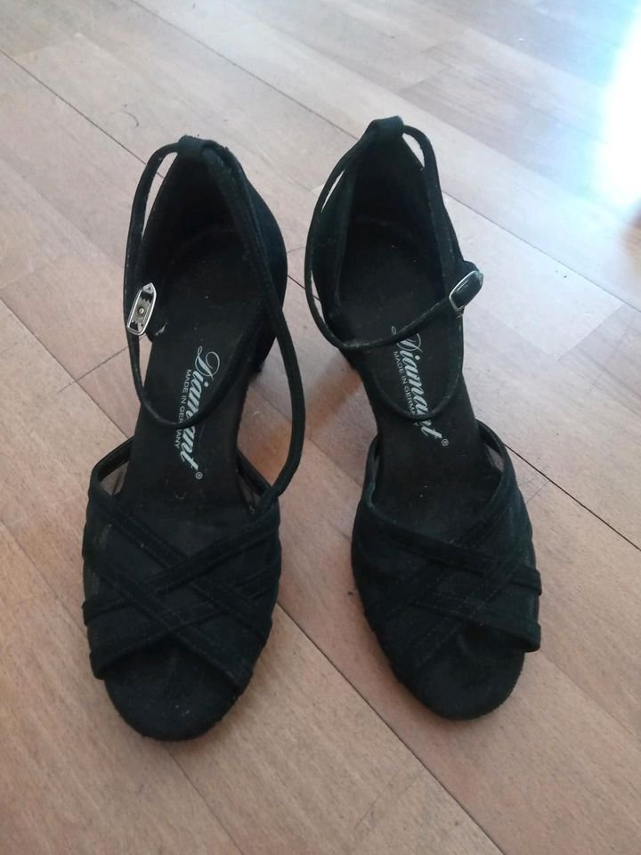 Einzigartige Tanzschuhe mit betörendem Duft