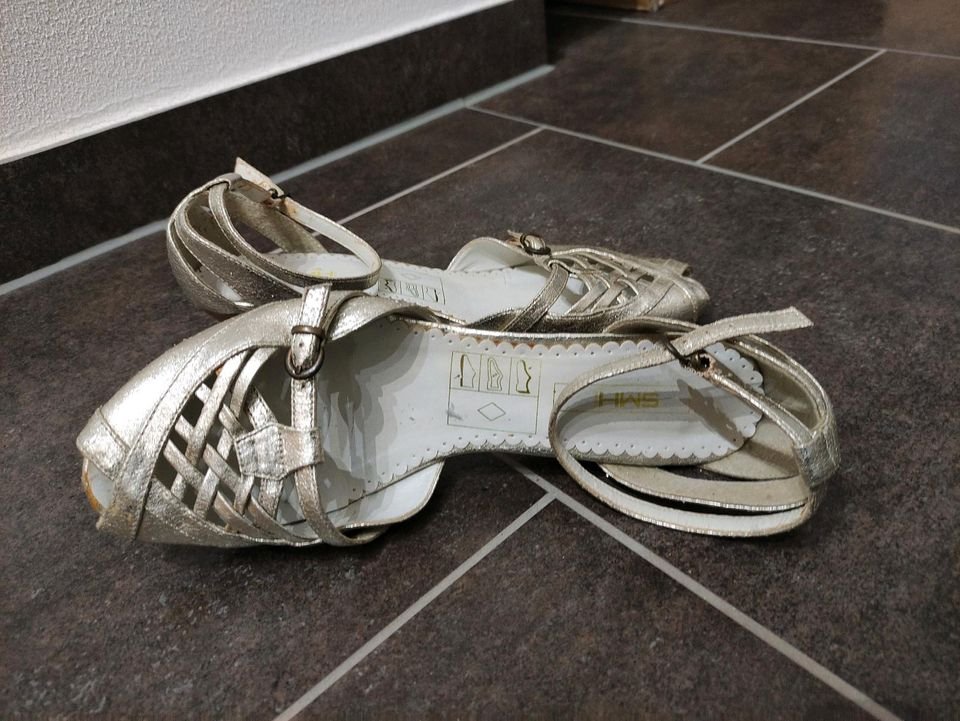 Elegante Damenschuhe mit Riemchen, ideal für Partys und Festlichkeiten, Größe 40, gebraucht