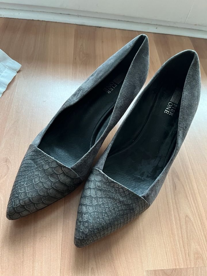 Pumps, grau Wildleder Pumps mit 6cm - Absatz