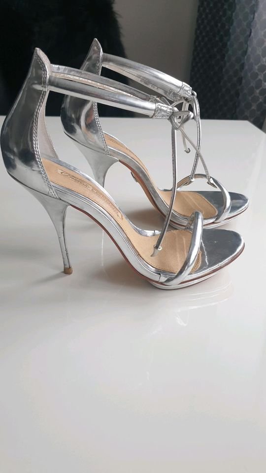 Silberfarbene High Heels von Buffalo London