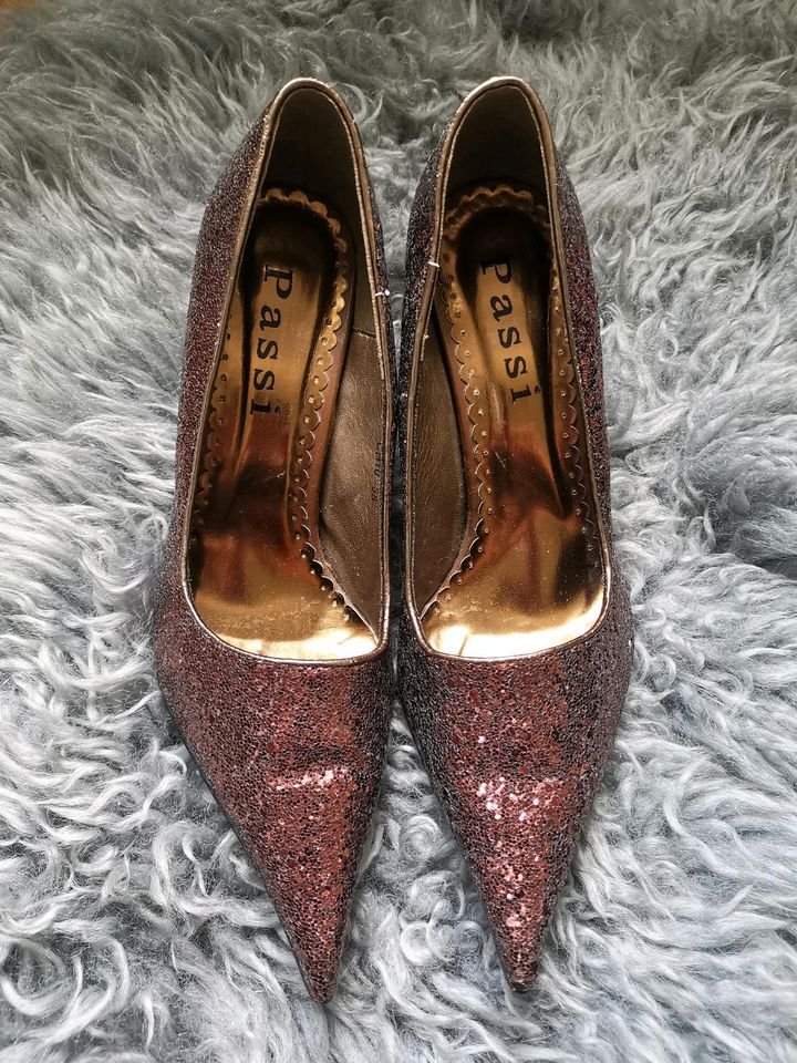 Passi Glitzer Pumps in braun Gr. 37